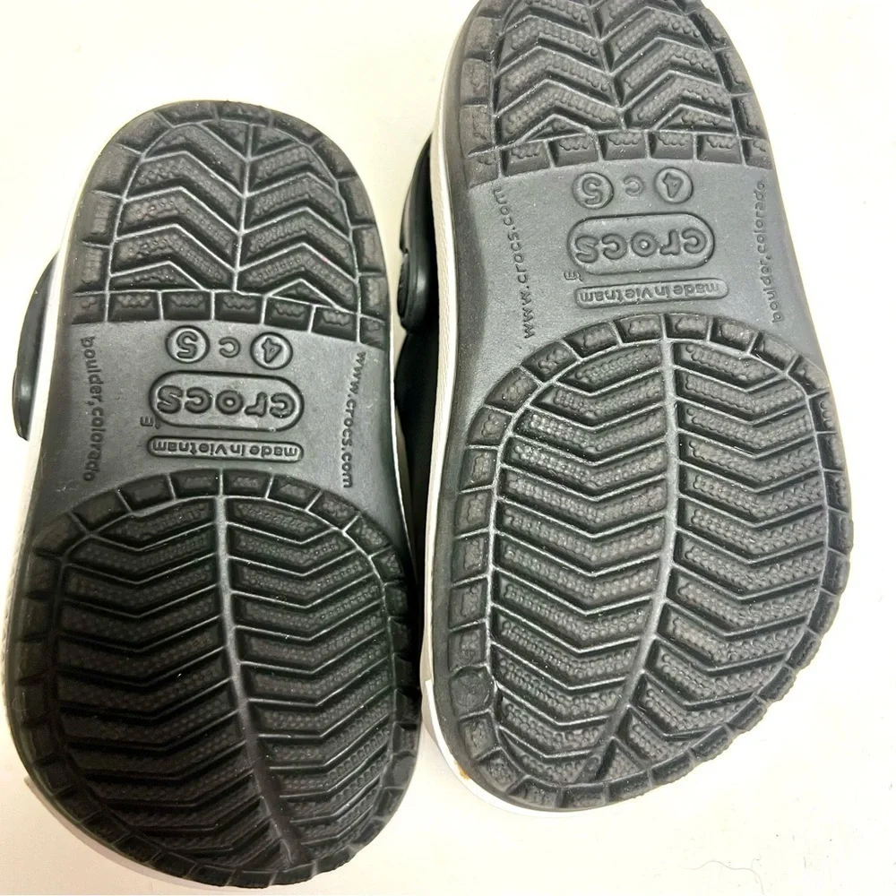 Crocs Unisex- Baby Kids Bayaband Clog in black size 4/5